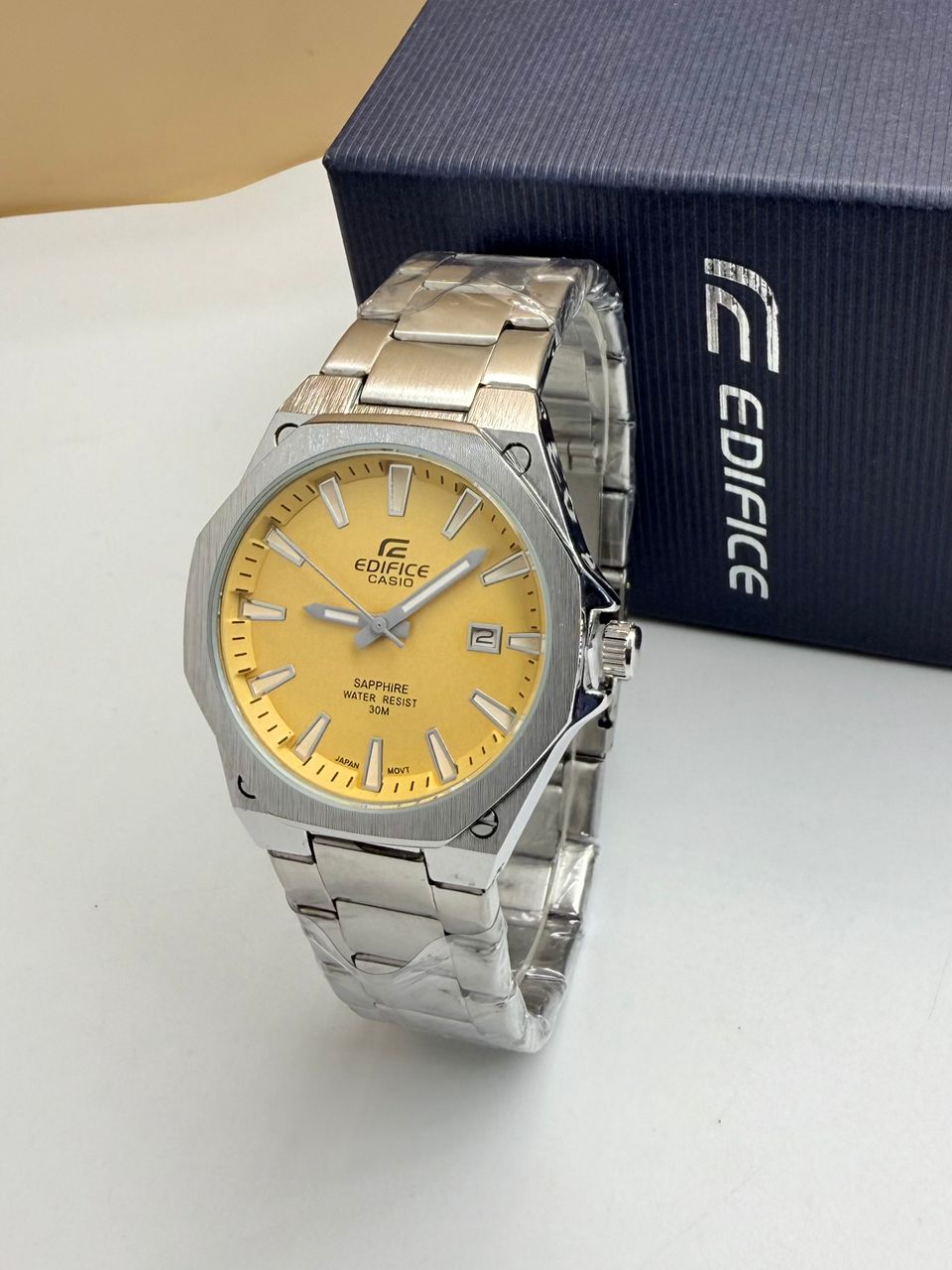 MONTRE ÉDIFICE